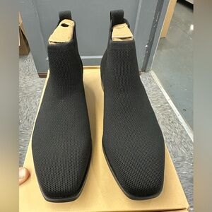 Vivaia boots size US 7-7.5/M